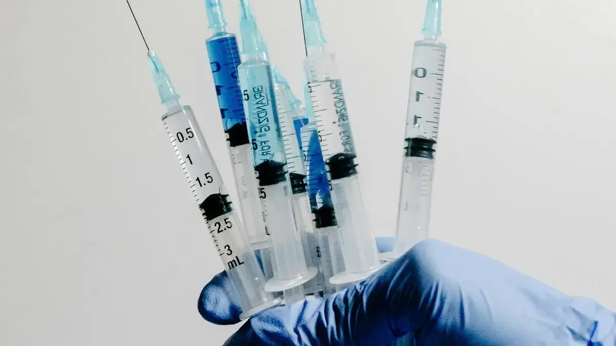 Auto‑disable syringe safe injection preventing HIV/hepatitis.