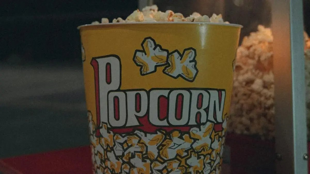 Bowl of popcorn with healthy snack label for diabetics