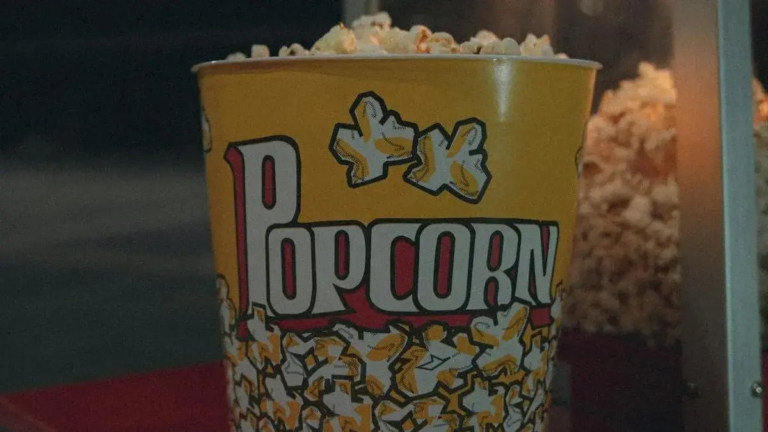 Bowl of popcorn with healthy snack label for diabetics