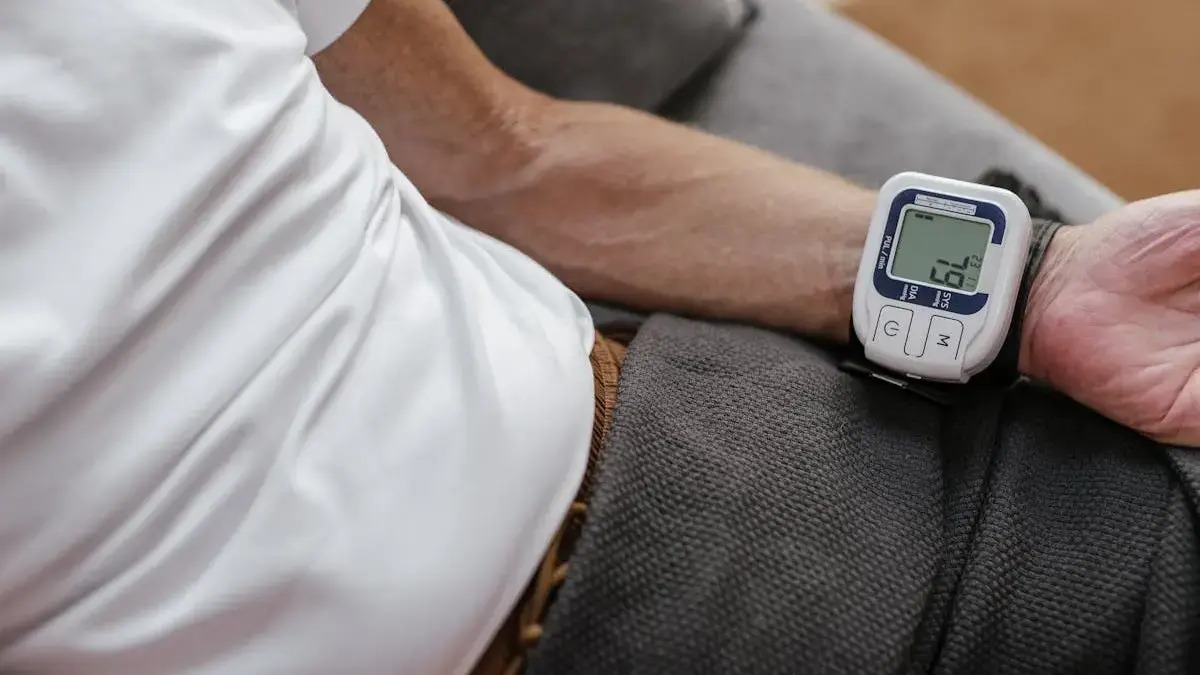 Diagram illustrating how diabetes causes diastolic dysfunction and heart relaxation impairment.