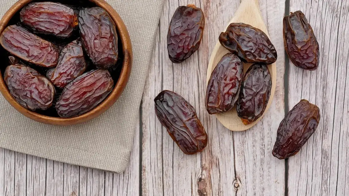 Dates fruit close‑up showing natural sweetness and texture