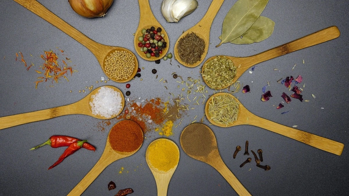 Spices for blood sugar control including cinnamon, turmeric, ginger, cloves, nutmeg, and black pepper