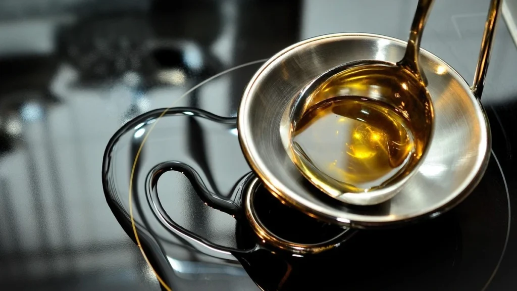 Comparison of cooking oils for heart health including mustard, ghee, sunflower, and canola