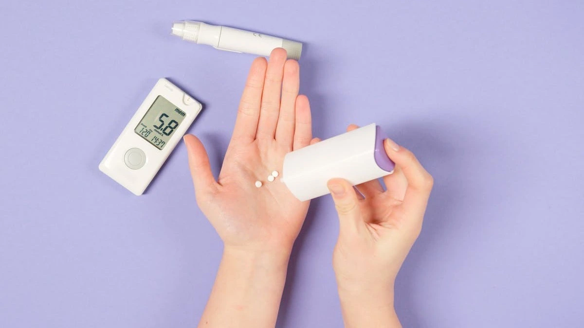 Vitamin E rich foods including almonds and sunflower seeds for diabetes nutrition support