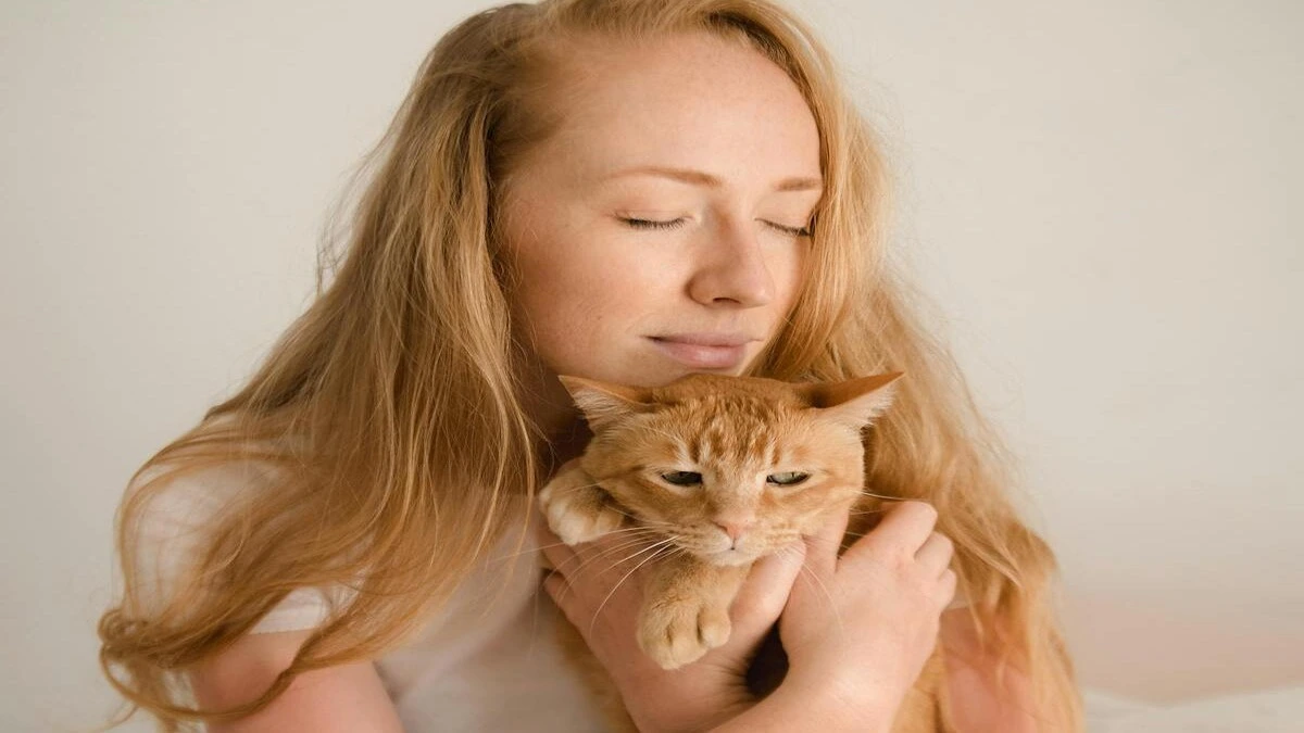 Cat owner practicing safe litter box hygiene to reduce toxoplasmosis risk
