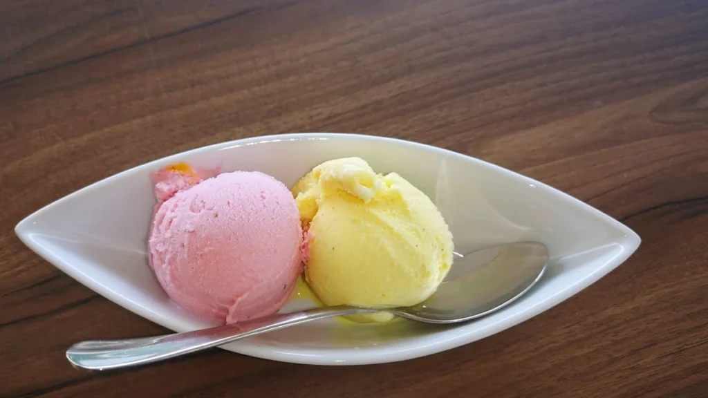 Bowl of ice cream representing blood sugar and diabetes research