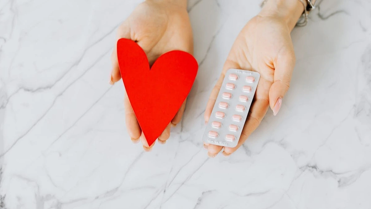 Healthy foods that help reduce cholesterol including oats, nuts, olive oil and fish