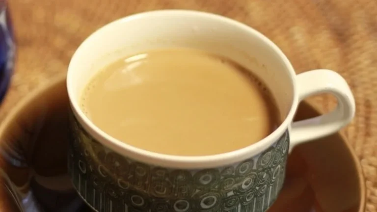 A cup of chai tea with milk and sugar illustrating possible effects of caffeine on blood sugar levels in diabetes
