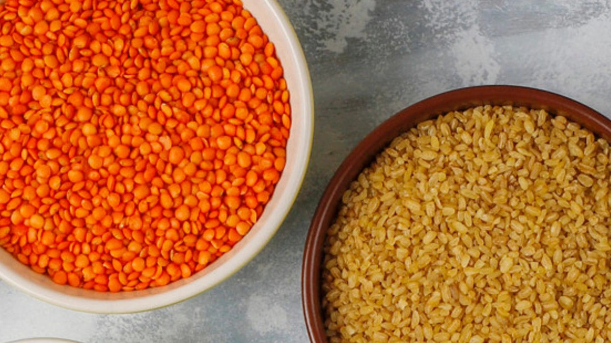Bowl of masoor dal lentils, a high fiber low glycemic food for blood sugar control in diabetes