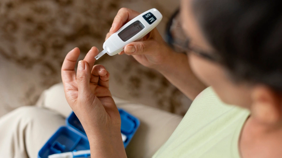 Person holding diabetes injection pen representing Ozempic vs Mounjaro (semaglutide vs tirzepatide) comparison for weight loss and blood sugar control.