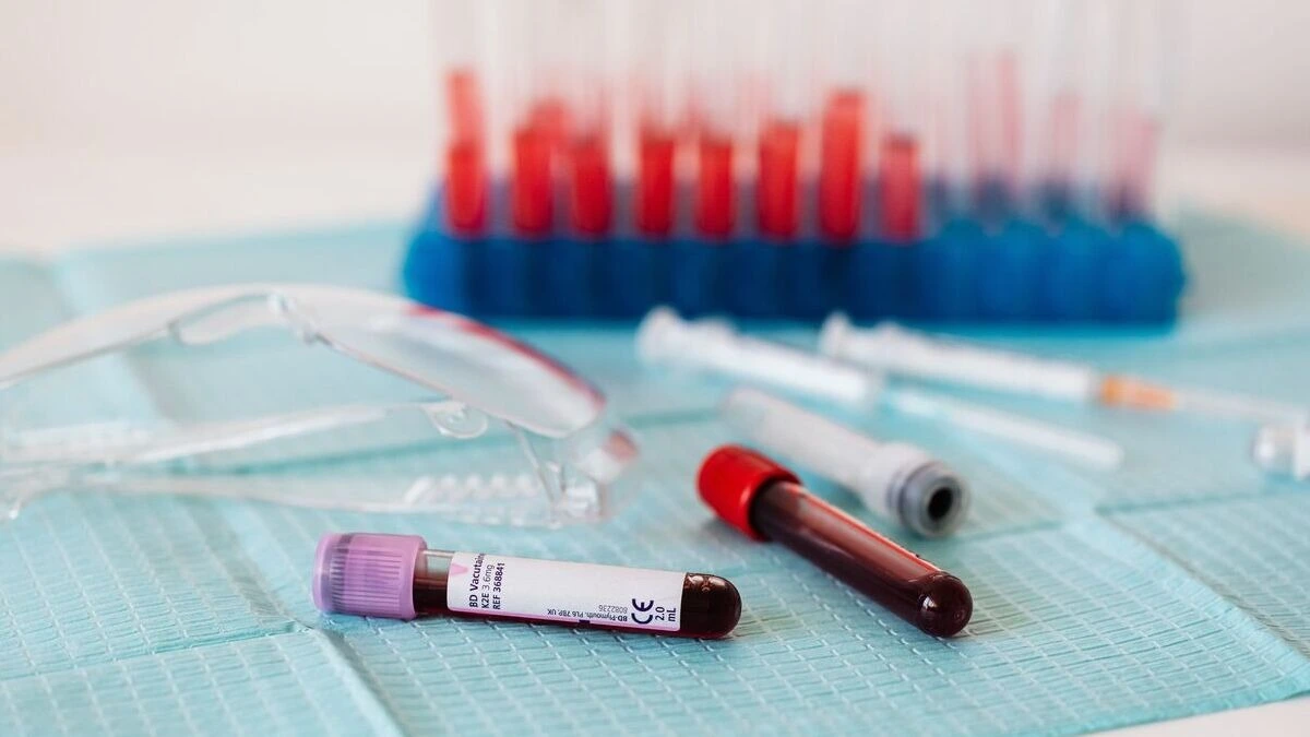 Doctor explaining hepatitis B and C blood test results to a patient in Pakistan