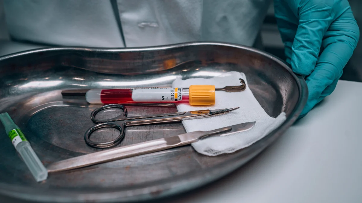 HIV transmission risks from blood transfusions, barber razors, dental tools, and tattoo equipment in Pakistan
