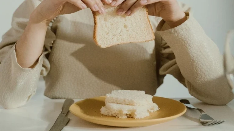 Frozen bread and refrigerated rice compared for resistant starch